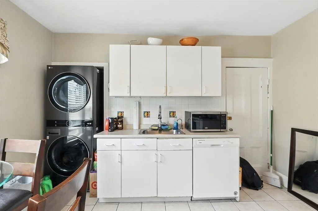 637 Broadway, Everett