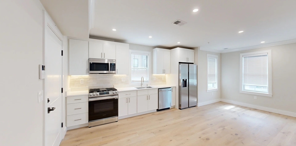 9 Everett St, Allston