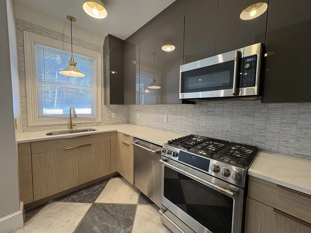 15 Lanark Rd, Brookline