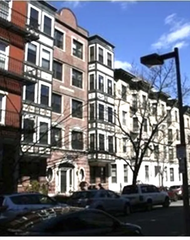 75 Burbank St, Fenway