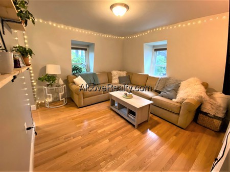 2 bed, 1 bath apartment for rent at 1 Mead St Unit 3, Davis Square — photo 2 of 9