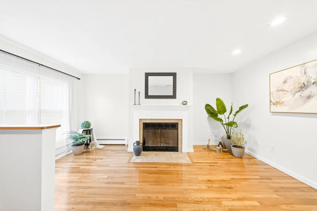 82 Camelot Dr, Worcester