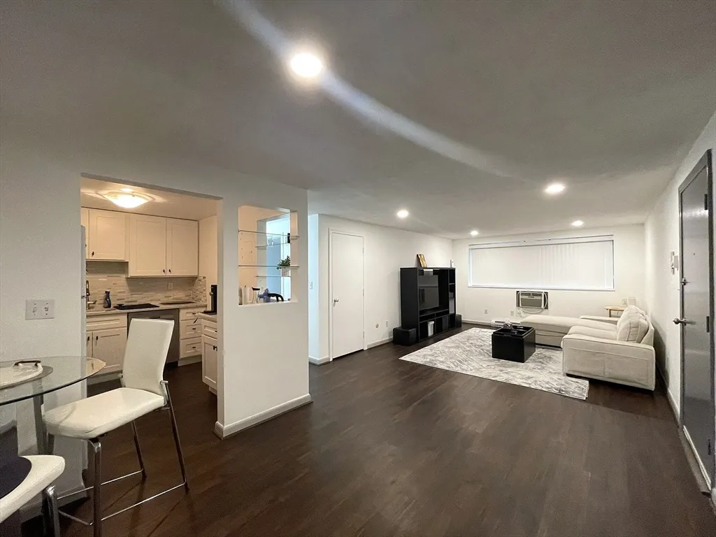 1325 Worcester Rd, Framingham