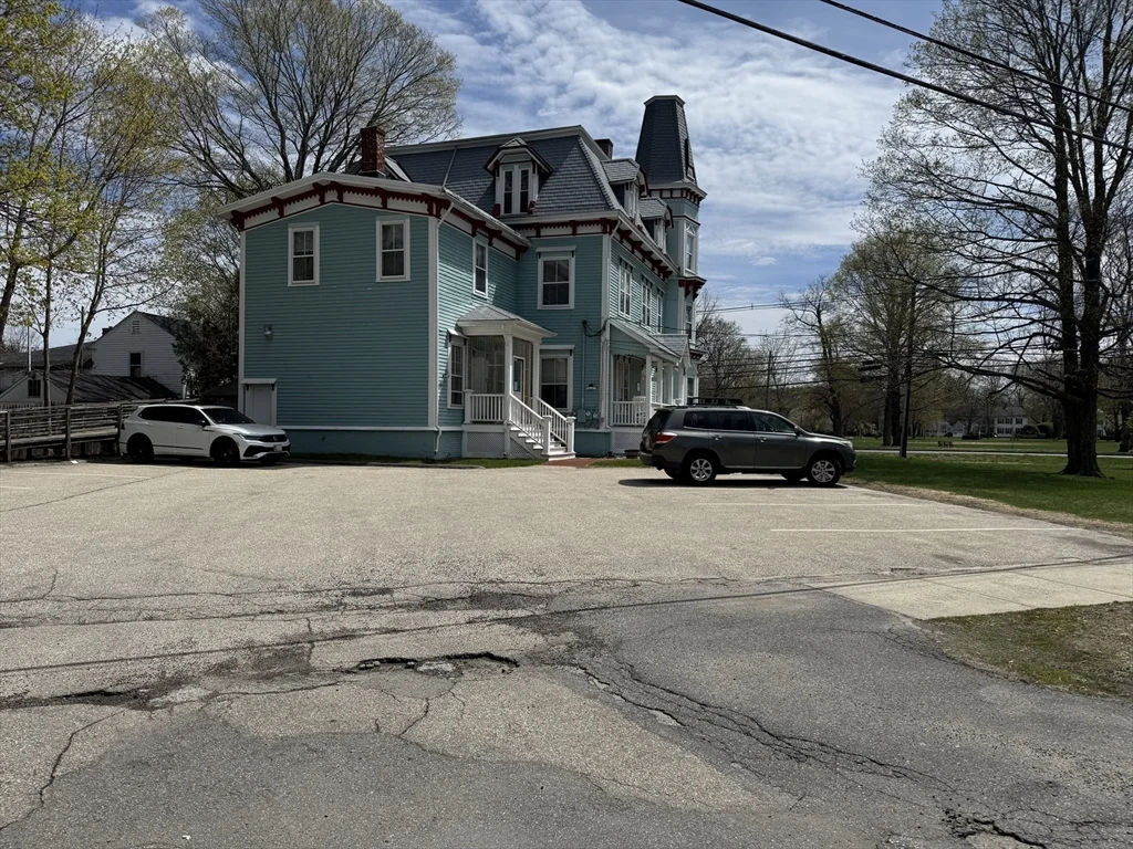 46 North Main St, West Brookfield
