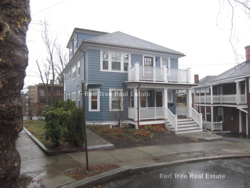 7 Acron Rd, Brookline Village