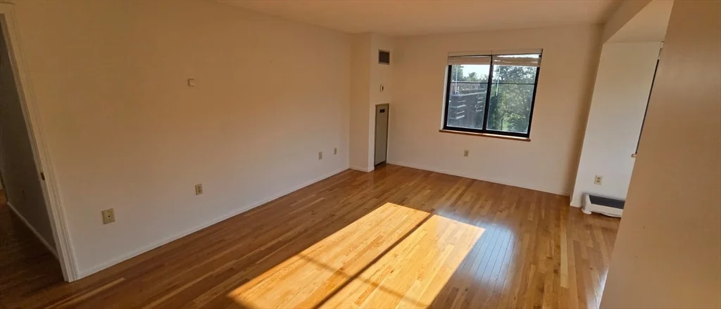 200 Ledgewood Dr, Stoneham