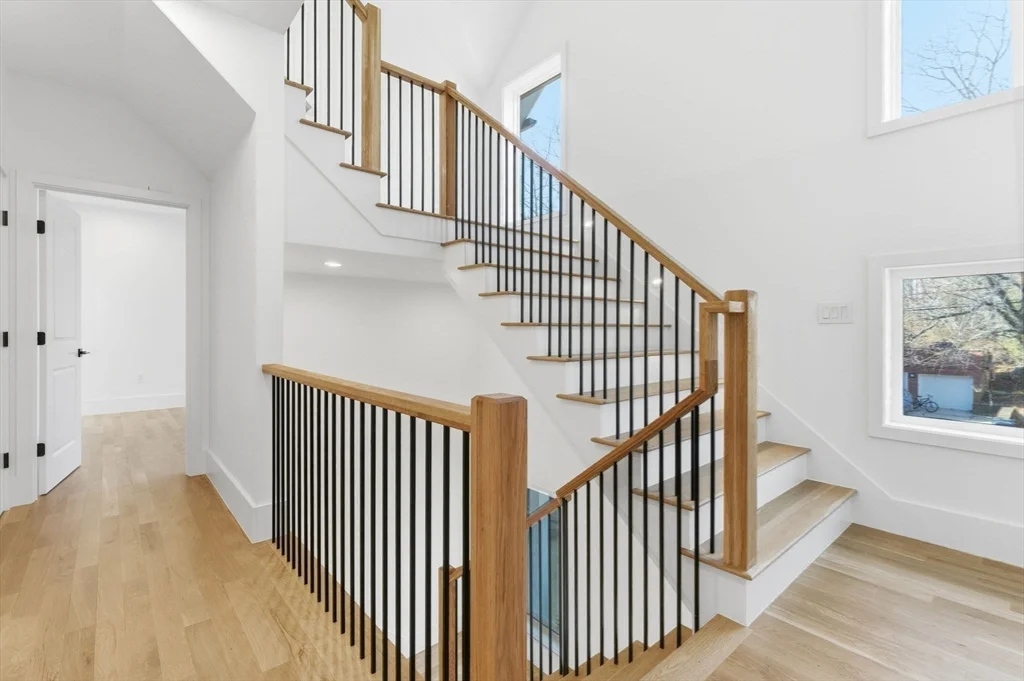 82 Louise Rd, Chestnut Hill