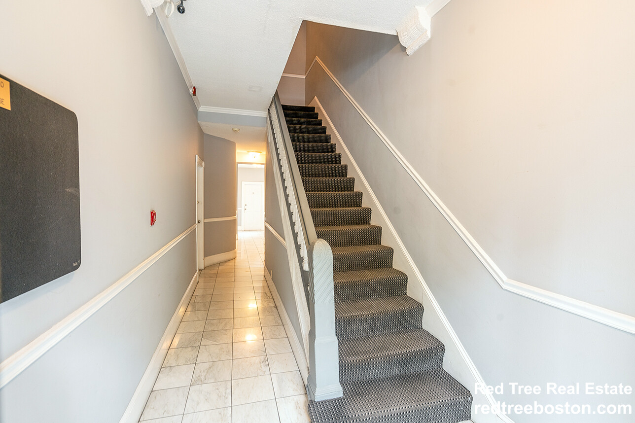 225 Newbury St, Back Bay