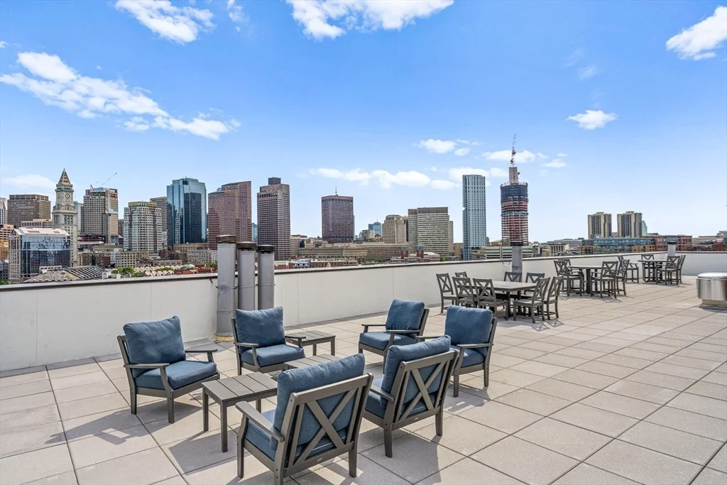 300 Commercial St, Waterfront