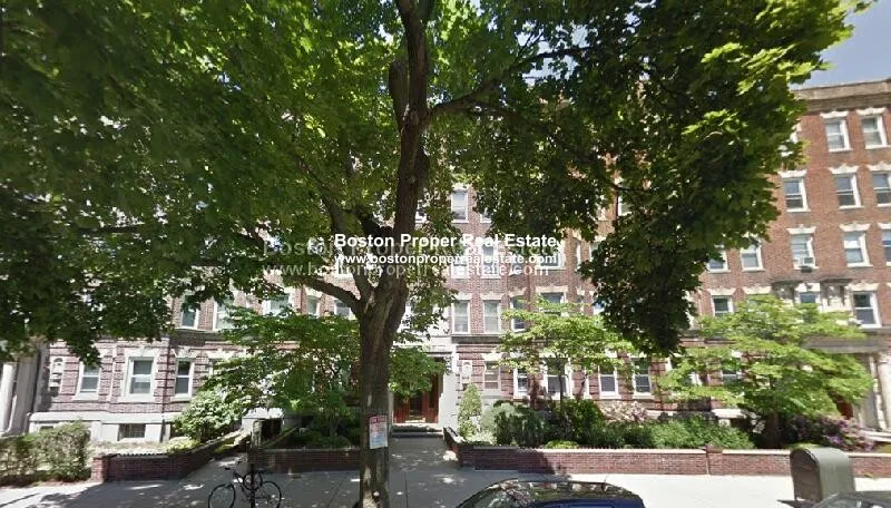 137 Park Dr, Fenway