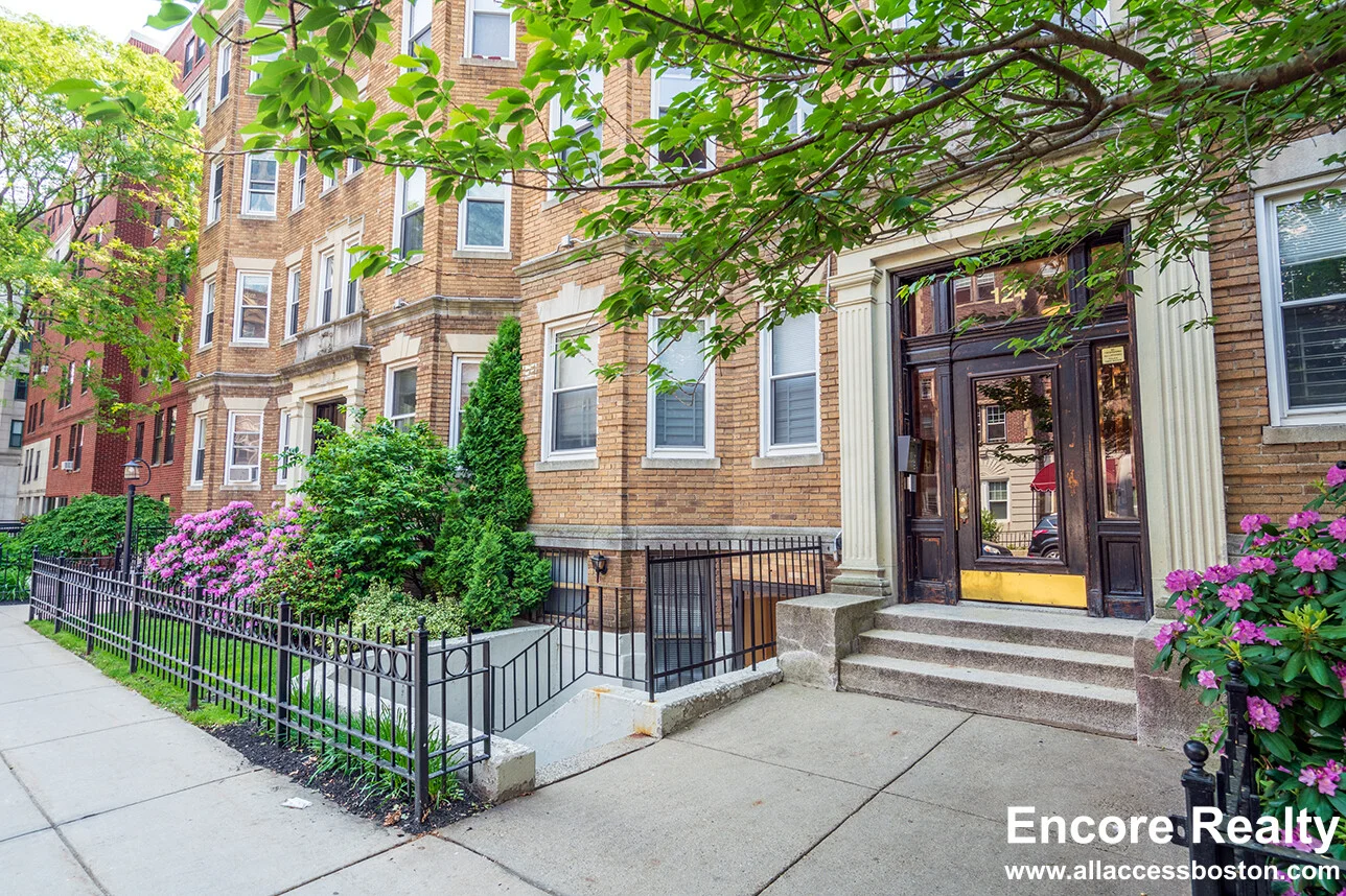 124 Peterborough St, Fenway