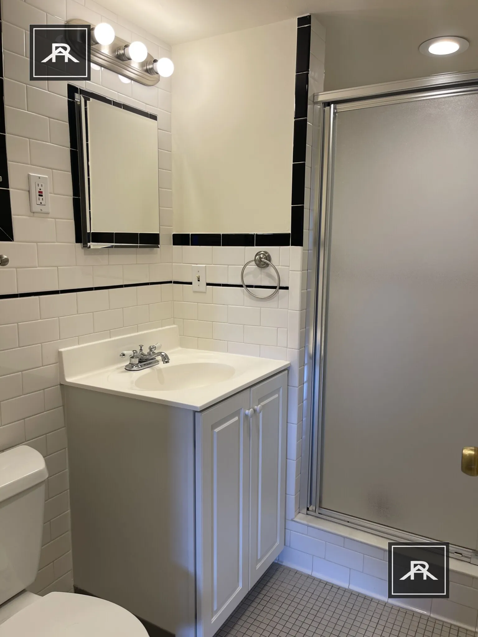 101 Monmouth St, Longwood