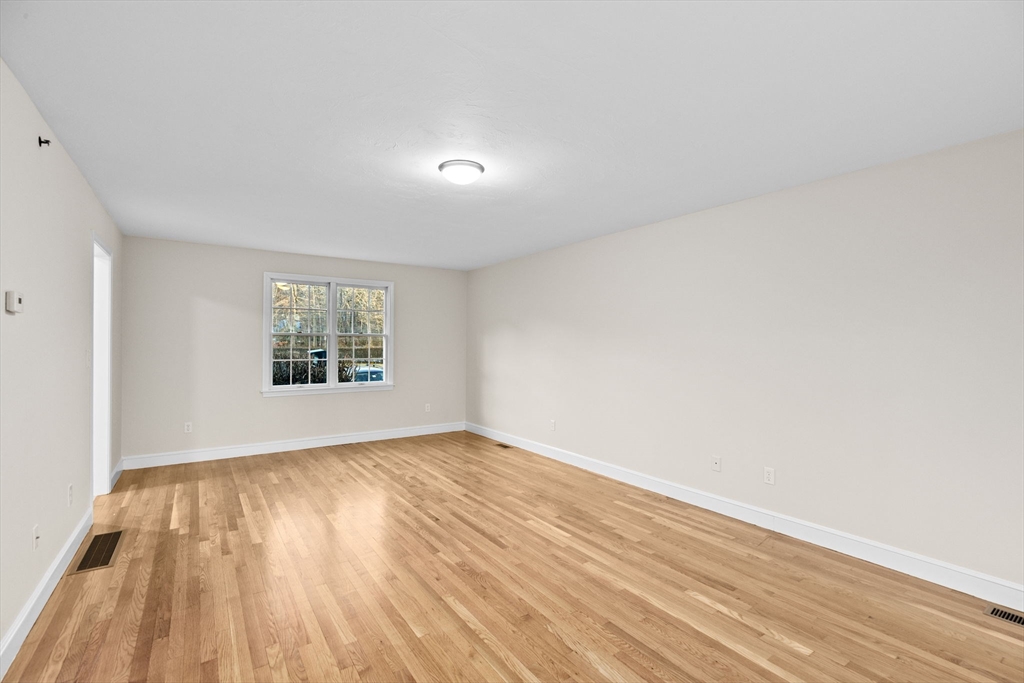 196 Summer St, World's End