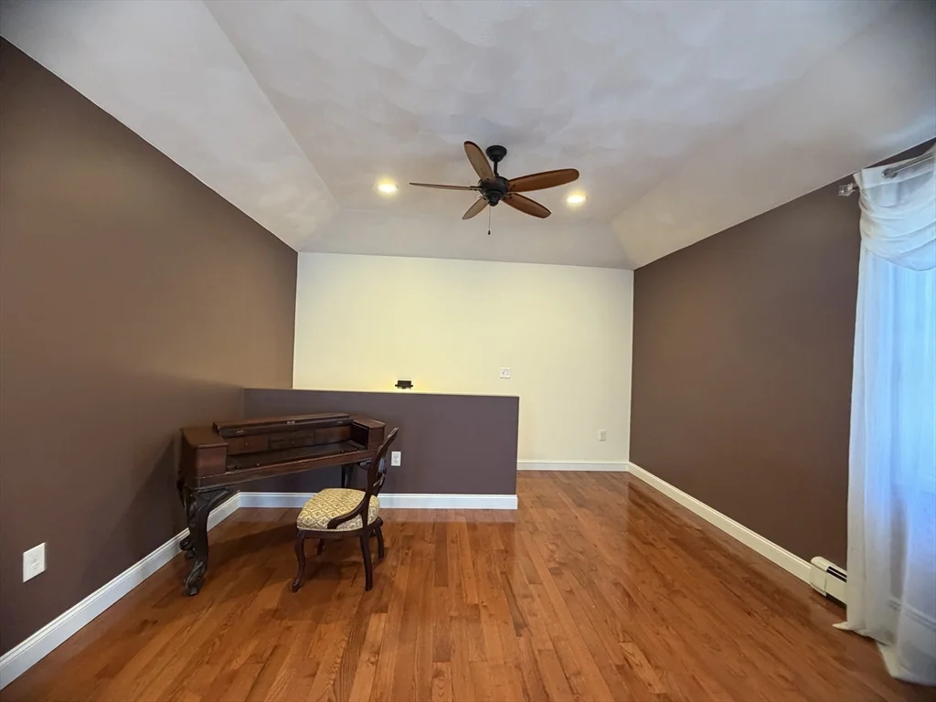 81 N Main St, North Bellingham
