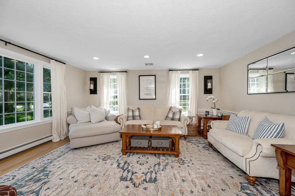 4 Nashoba Dr, Chelmsford