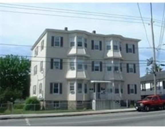 895 Bedford, Fall River