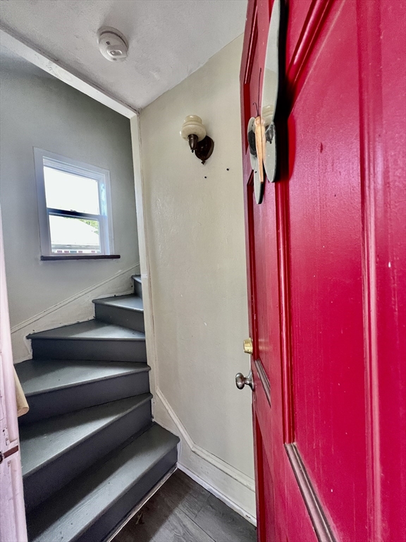 15 Baltic St, Attleboro