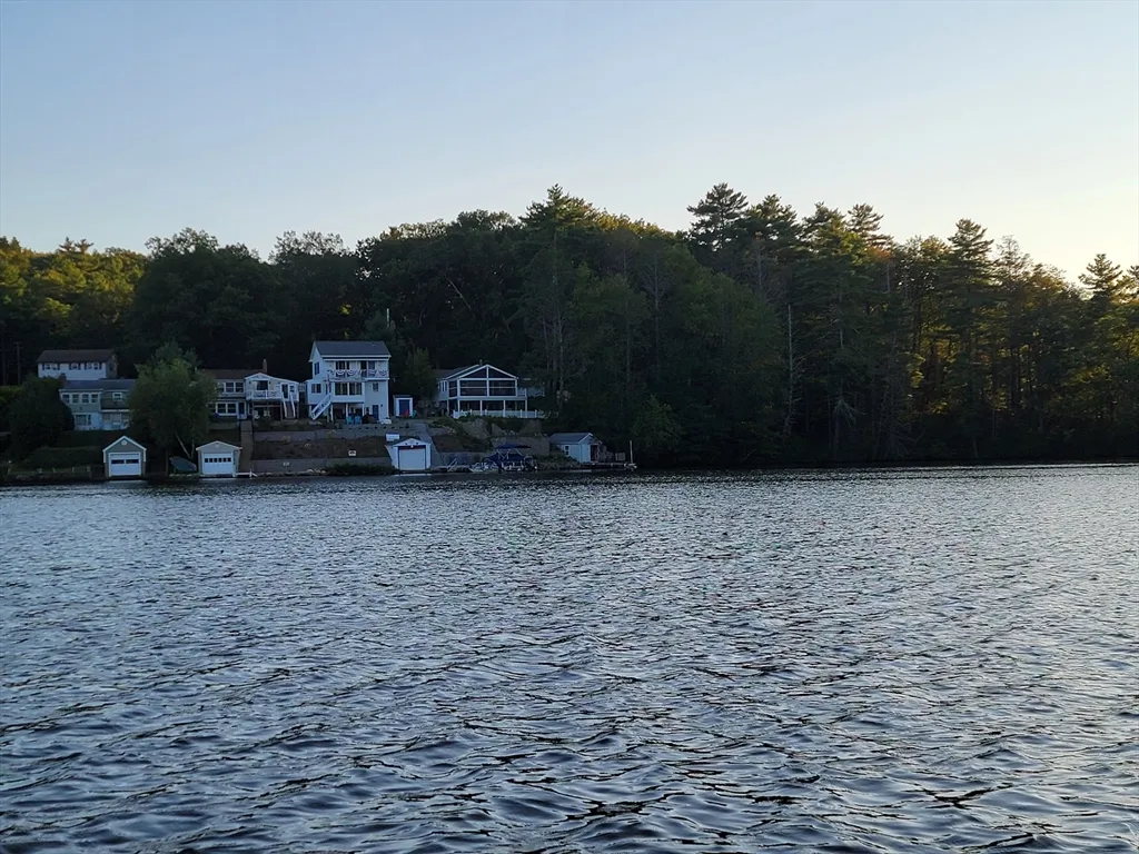3 Pine Tree Dr, Holland