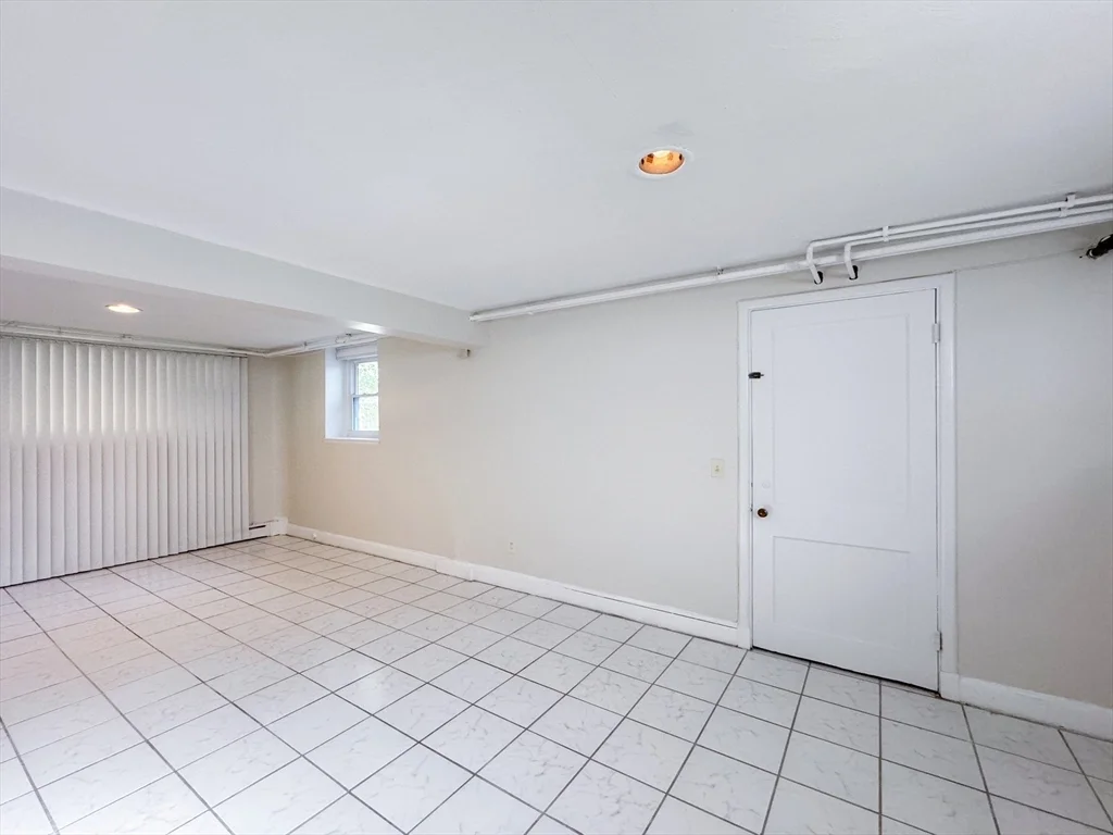 92 Woodcliff Rd, Chestnut Hill