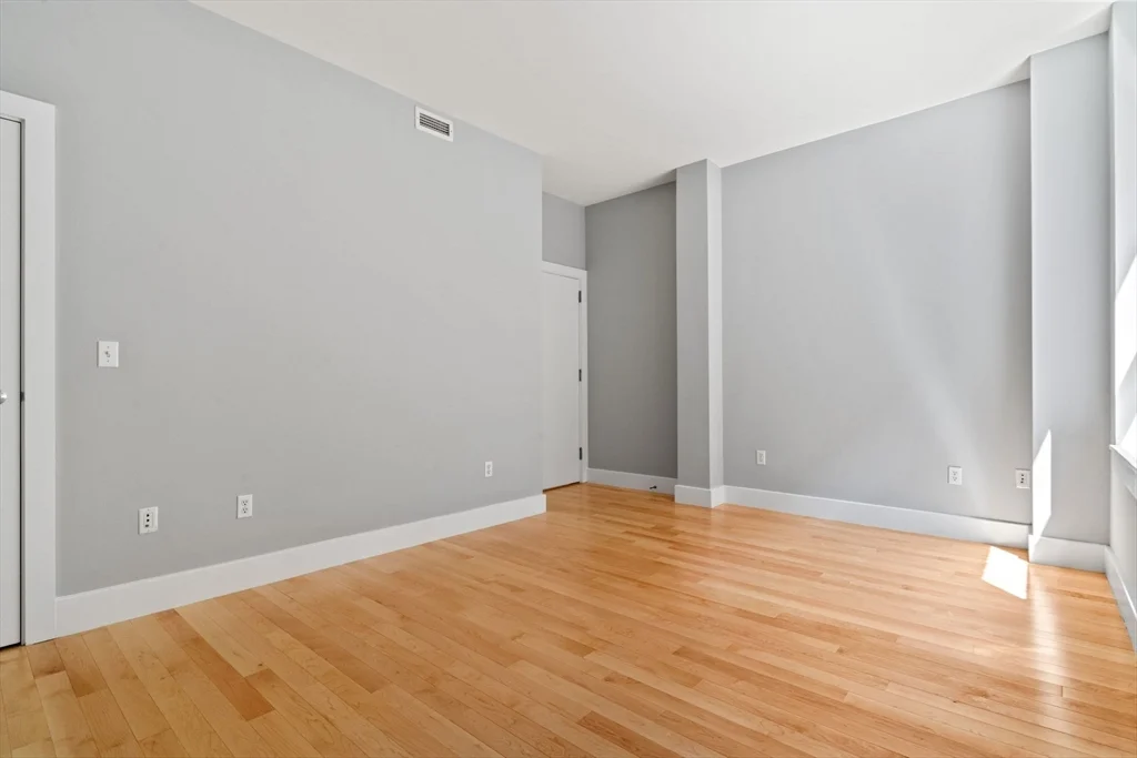 70 Lincoln, Downtown