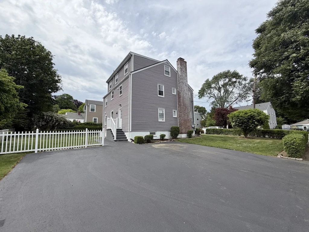 17 Hatfield Rd, West Newton