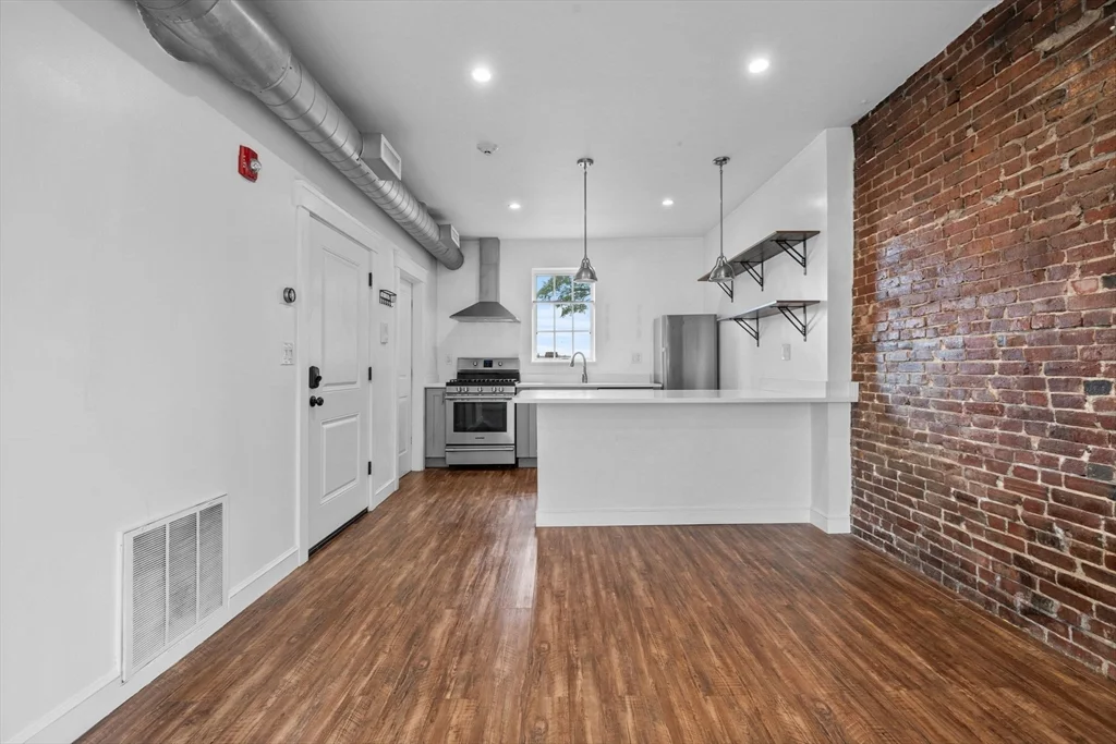 103-105 Broadway, Chelsea