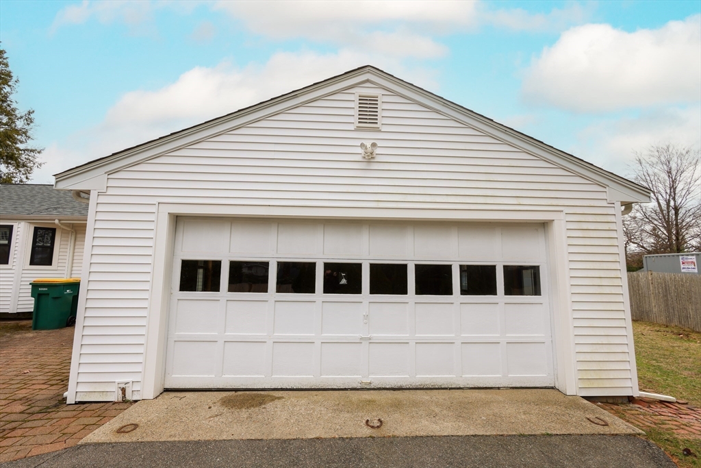 321 Nichols St, Norwood