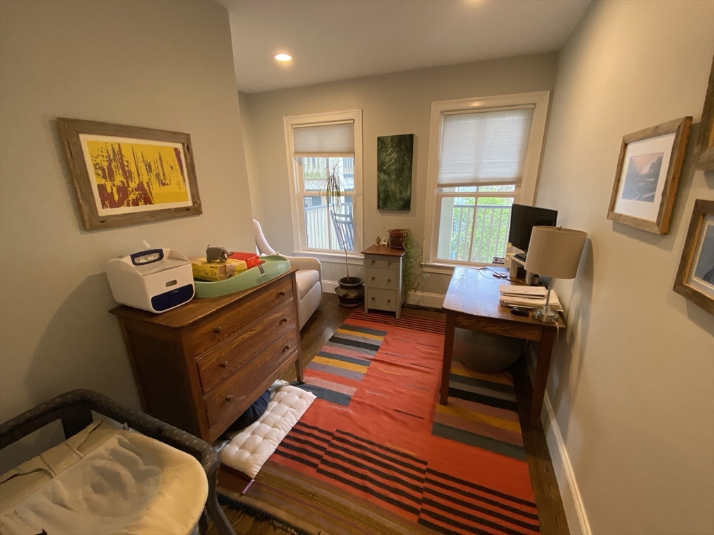 15 Oakdale St, Jamaica Plain