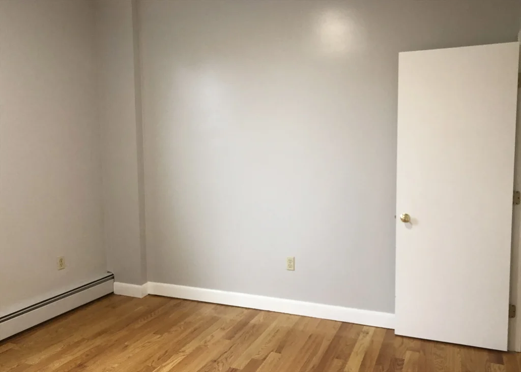 122 London, East Boston