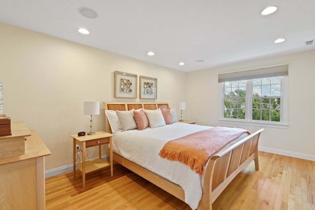 76 Putnam Ave, Cambridge