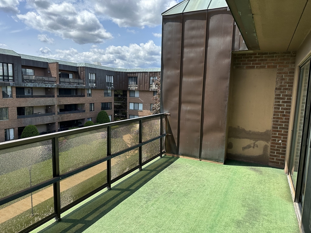 402 Paradise Rd, Swampscott