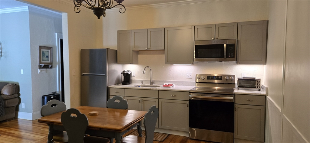 393 South St, Plainville