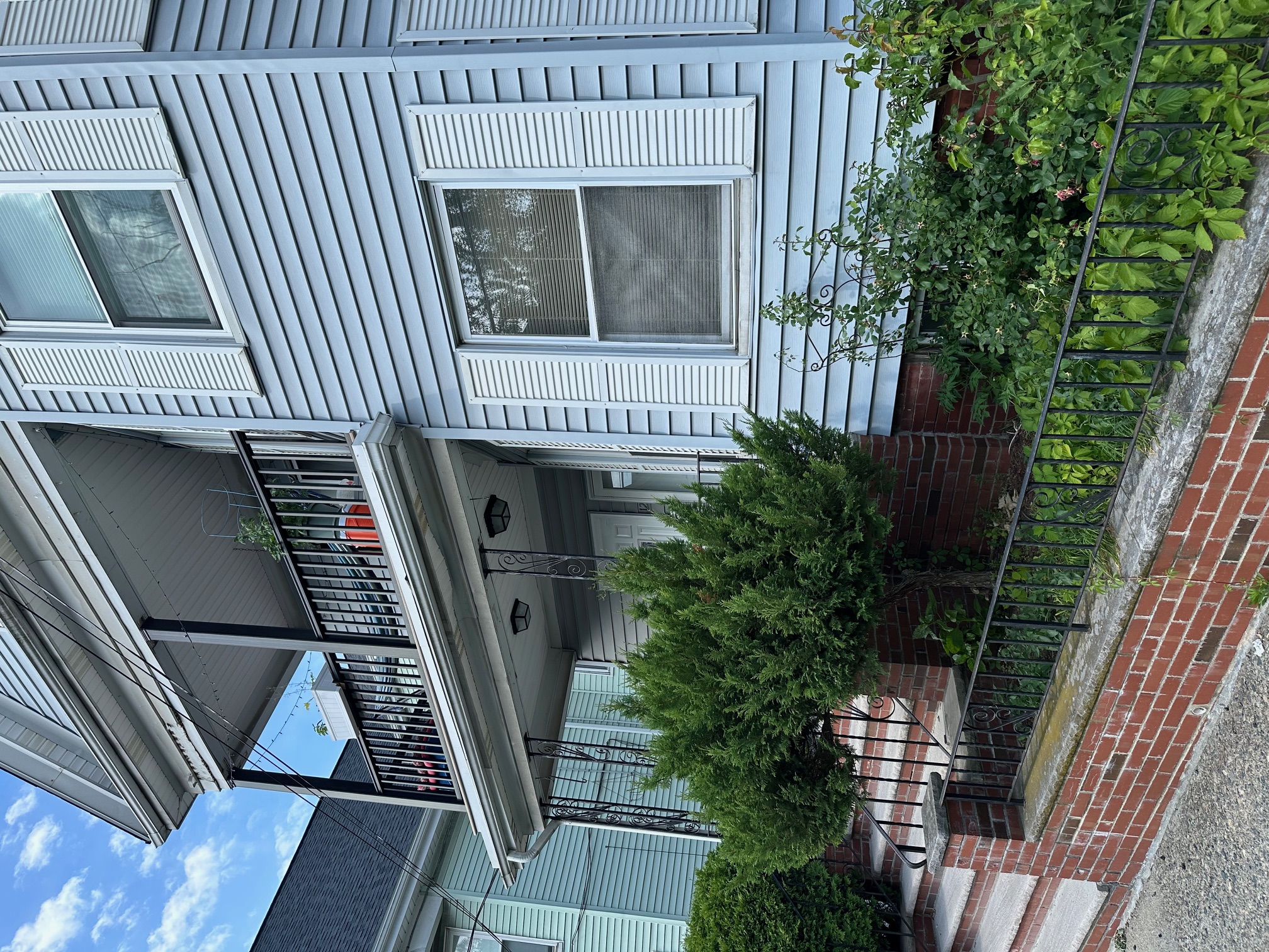 12 Sumner Ave, Medford