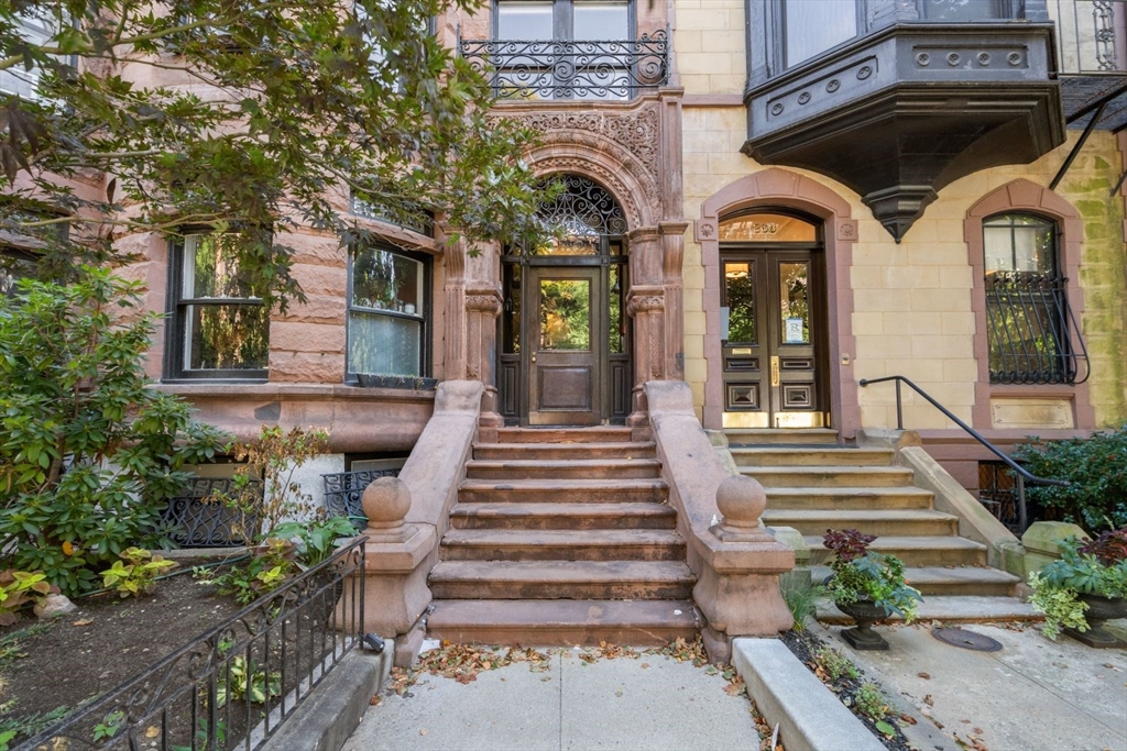 261 Beacon St, Back Bay