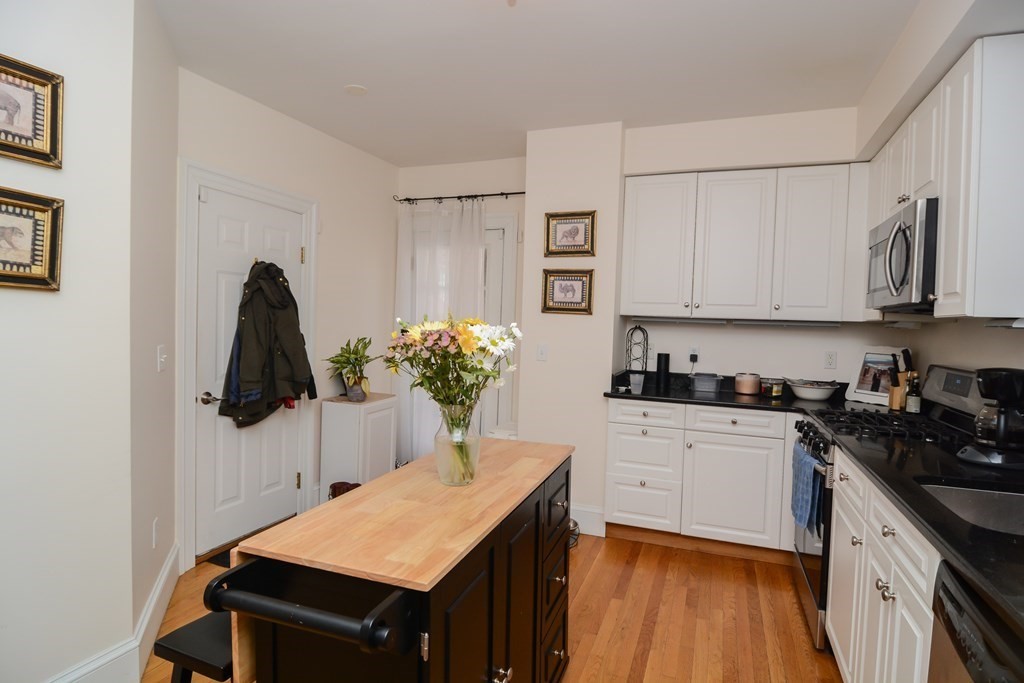 17 Athens St, Riverside