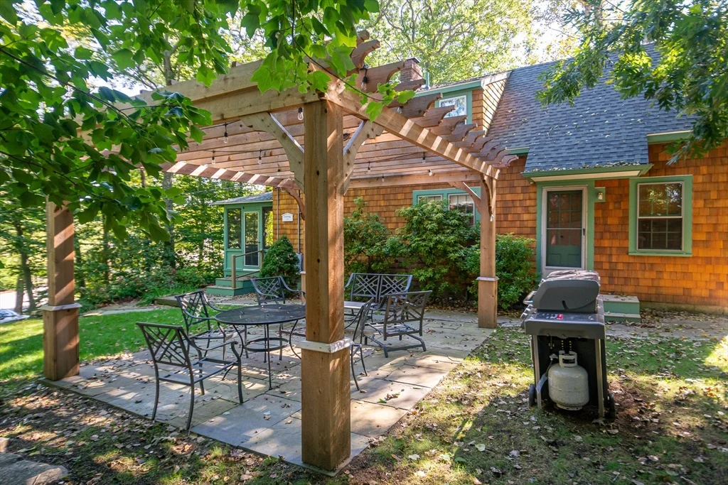 94 Atlantic Ave, Cohasset