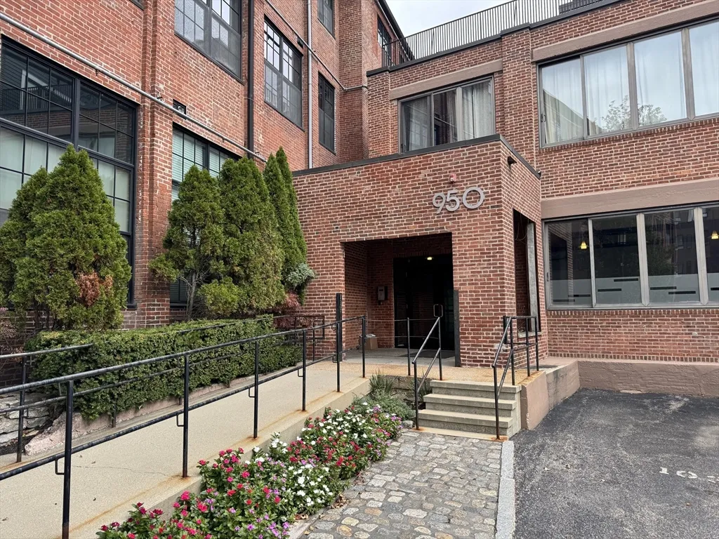 950 Dorchester Ave, Dorchester