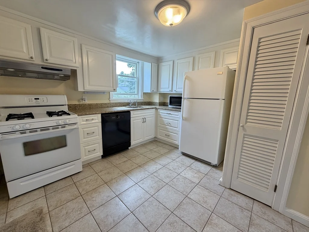 17 Hatfield Rd, West Newton