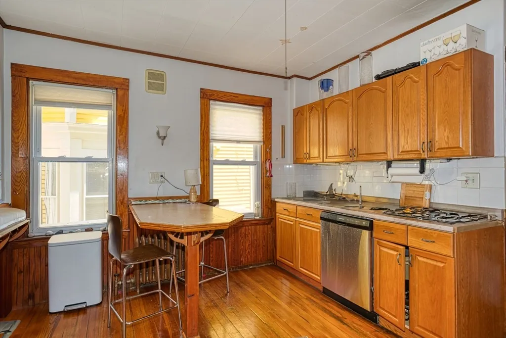 387 Huron Ave, West Cambridge