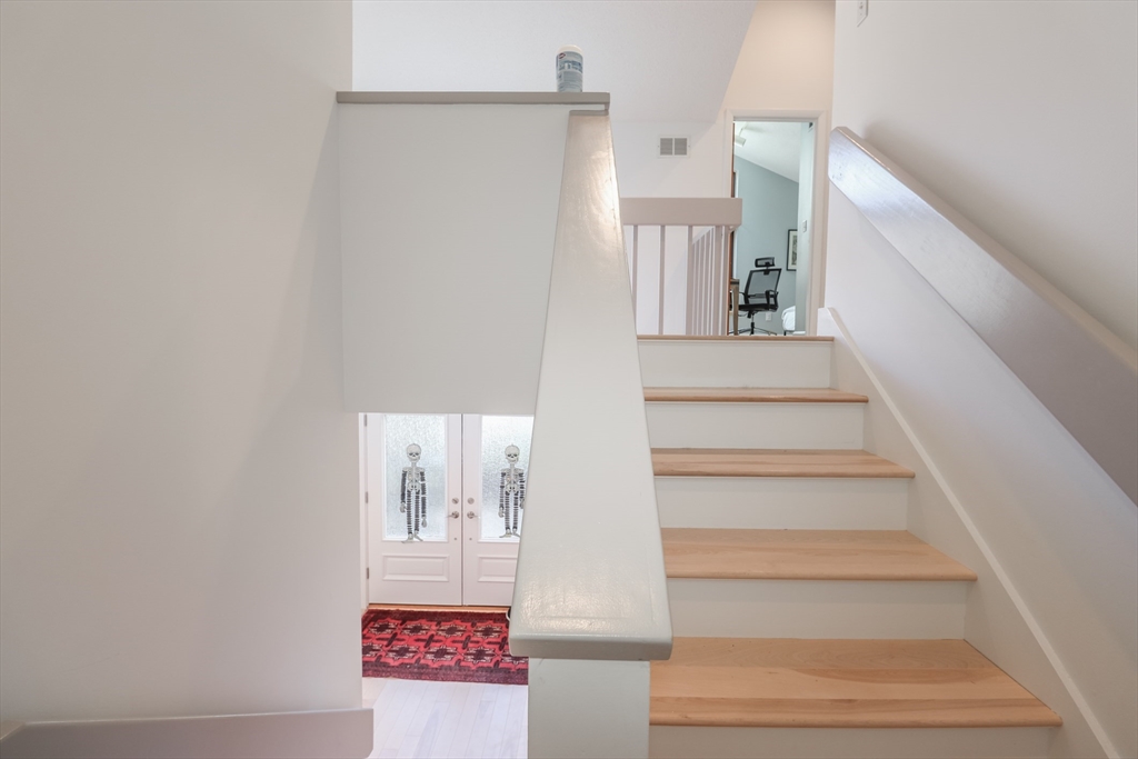 15 Thoreau Dr, Easton