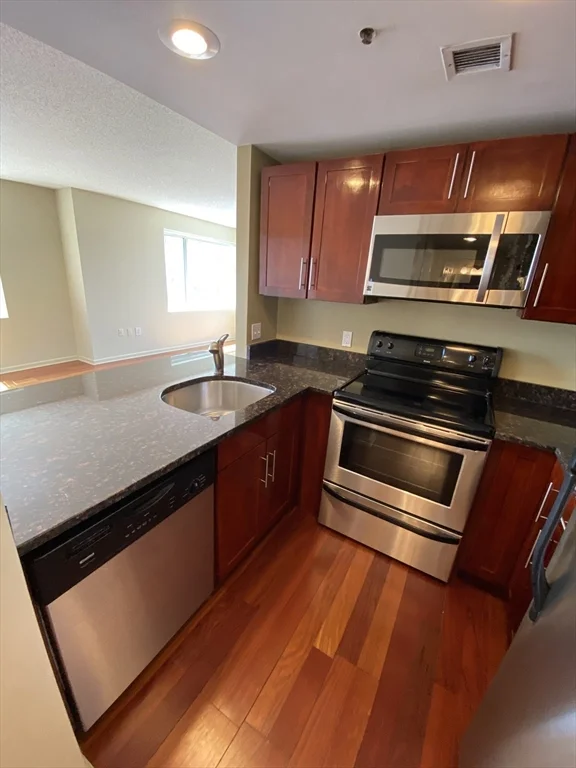 10 Museum Way, East Cambridge