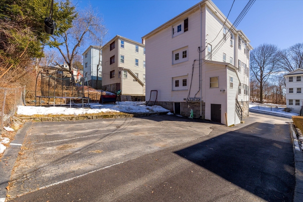 17 5th Ave, Worcester