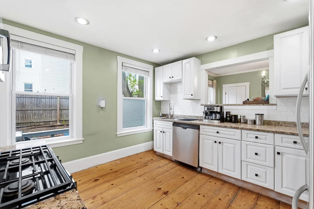 5 Osgood Pl, Amesbury