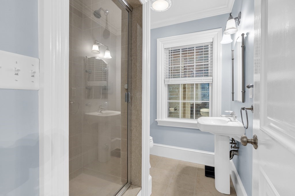 55 Gates St, South Boston