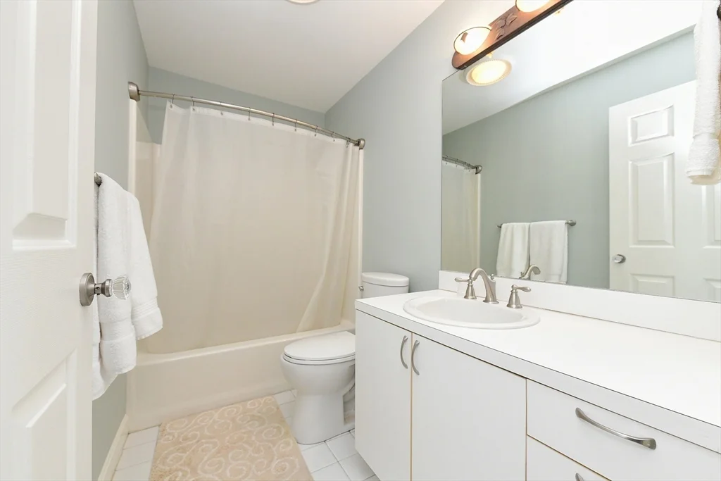 4 Bittersweet Ln, Buzzards Bay