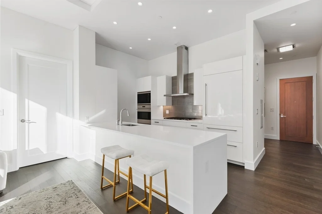 50 Liberty Dr, Seaport District