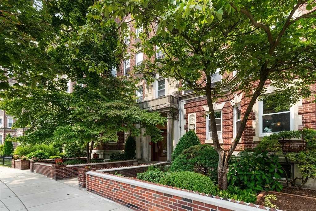 131 Park Dr, Fenway