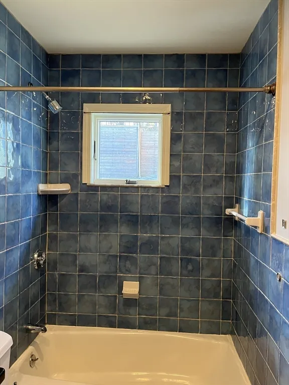 24 Upcrest, Oak Square