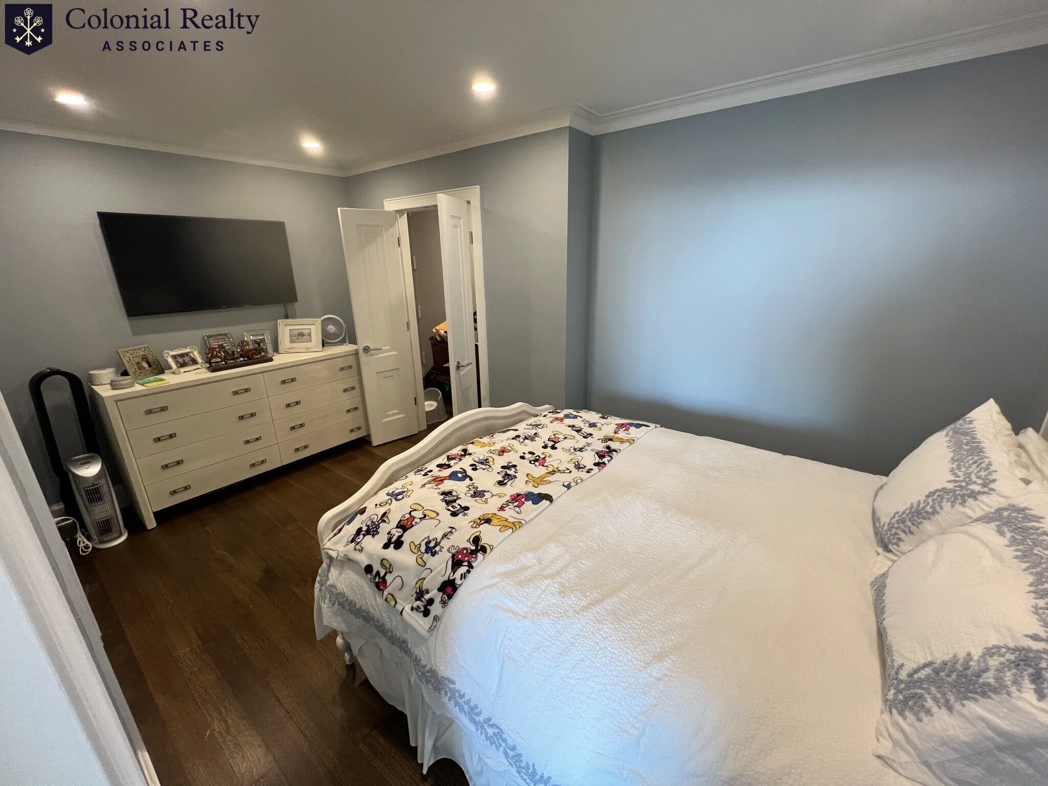 83 East India Row, Downtown