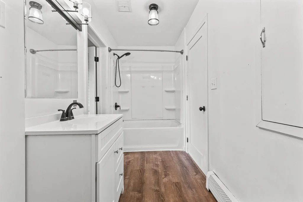 1142 Washington St, Whitman